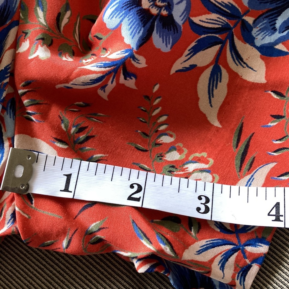 NWT LOFT Pleated Front Floral Print Shorts Size 10 - Picture 8 of 10